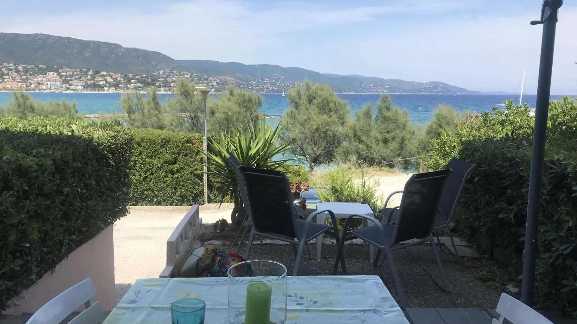 Charmant Appartement Climatise Avec Terrasse - Bormes-Les-Mimosas - Fr-1-308-192 Апартаменты